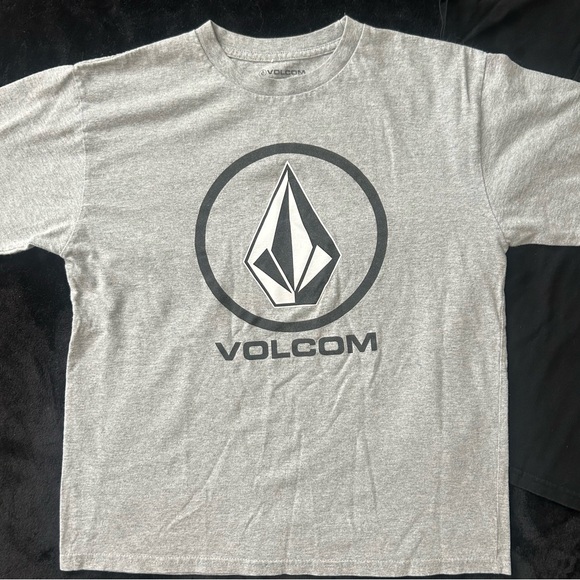 Boys Volcom Tshirts XL ( Set of 2.) 1 Black and 1 Gray - Picture 2 of 5